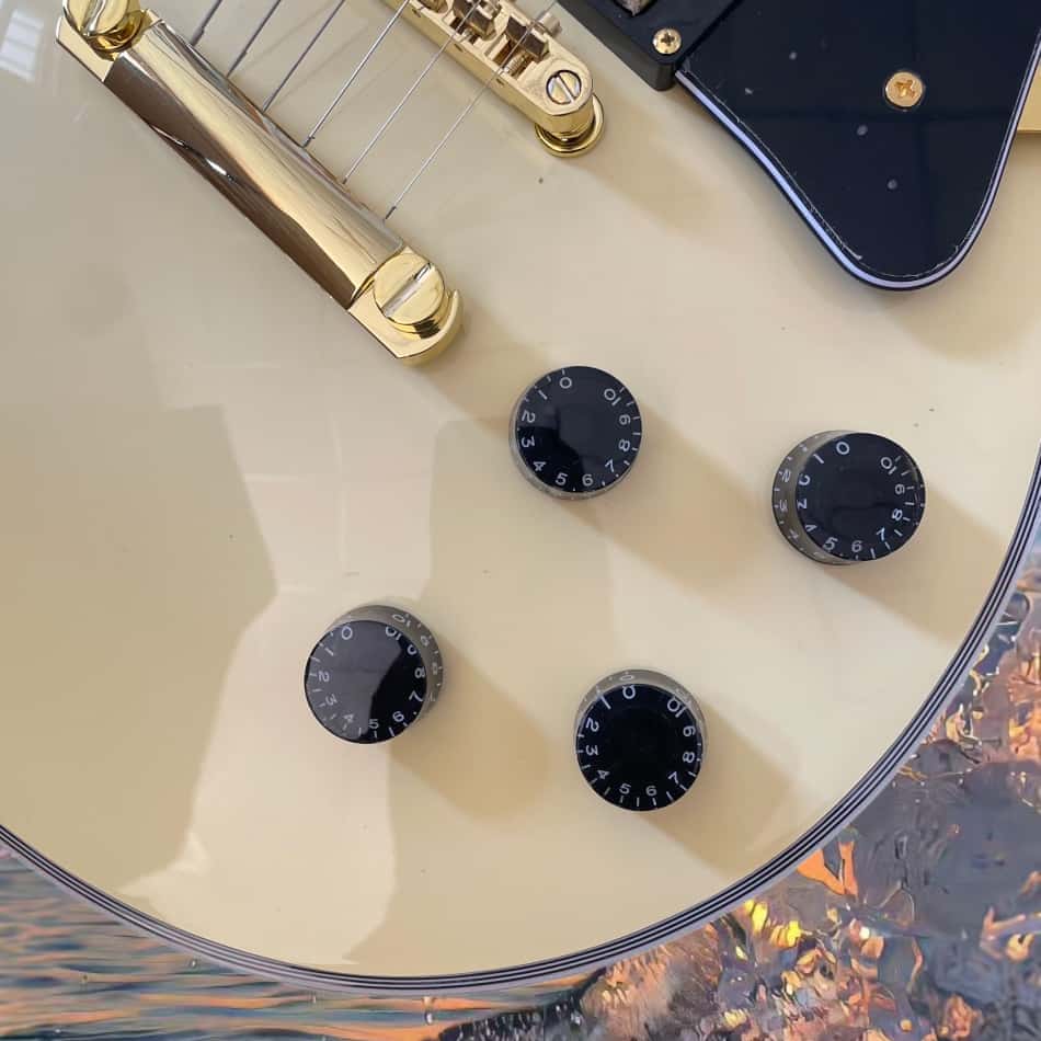 아이보리 화이트 색상의 일렉트릭 기타로, 직사각형 모양 - Electric Guitar Beginner 리뷰 및 가격
