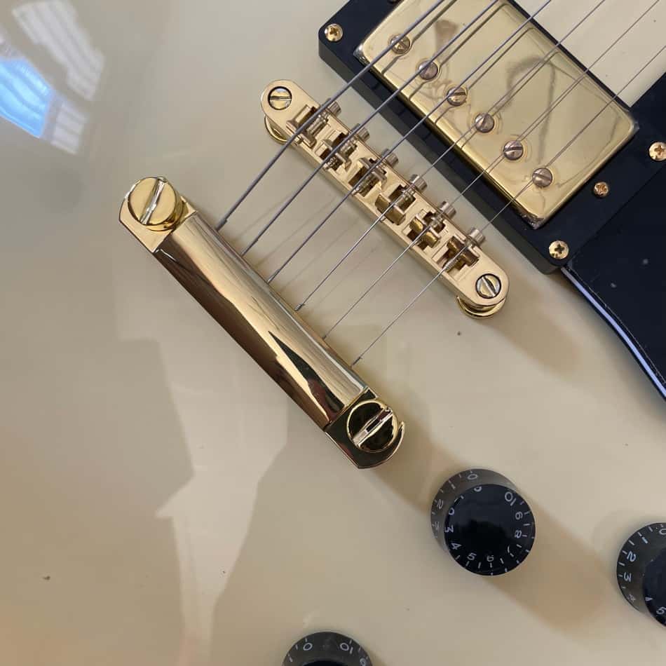 아이보리 화이트 색상의 일렉트릭 기타로, 직사각형 모양 - Electric Guitar Beginner 리뷰 및 가격